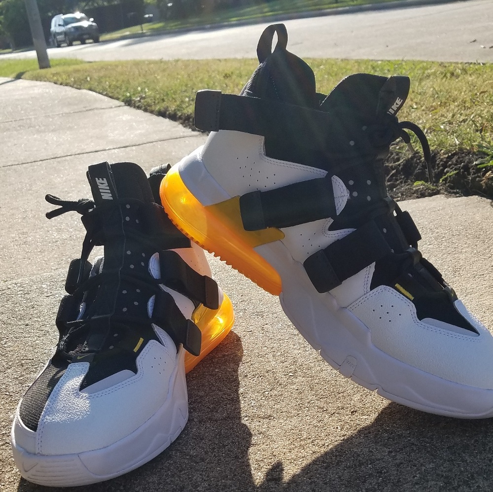 Air Edge 270 White/Black Colorway